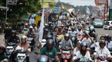 Ribuan Pendukung Antar...