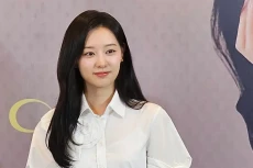 Kim Ji Won Terharu Bertemu...