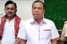 Diusung 7 Parpol, Antonius-Komando...