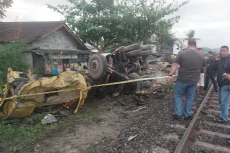 Terobos Palang Pintu,...