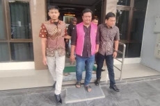 Rugikan Negara Ratusan...