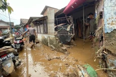 Banjir 2 Meter Rendam...