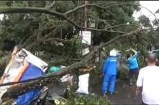 Hujan Angin Landa Kota...
