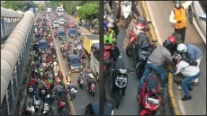 Viral! Pemotor Nekat...