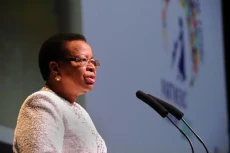 Istri Mandela Kecam...