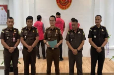 2 Eks Bendahara Dinas...