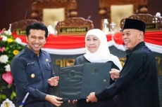 Khofifah-Emil Dardak...