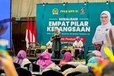 Anggota MPR Ida Fauziyah...