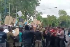 Demo Massa Papua di...