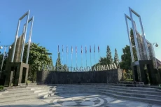 UGM Peringkat Pertama...