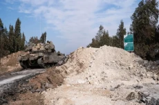 Israel Invasi Suriah...