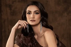 Atiqah Hasiholan Dipanggil...