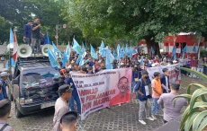 Mahasiswa Desak KPK...