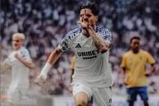Drama Kevin Diks di...