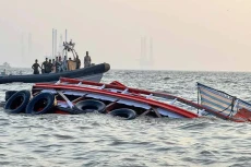 Kapal AL Tabrakan dengan...
