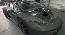 Lamborghini dengan Mesin...