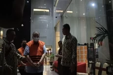KPK Tahan 2 Tersangka...