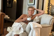 Sharon Stone Curhat...