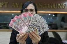 Trump Tunda Perang Tarif...