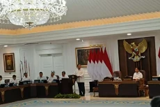 Prabowo Pimpin Sidang...