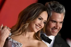 Jessica Alba Gugat Cerai...