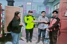 TBIG Salurkan Bantuan...