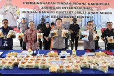 Polisi-Bea Cukai Bongkar...