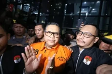 Hasto Ditahan, Eks Penyidik...