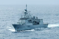 Kapal Perang China Tembaki...