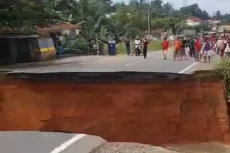 Diguyur Hujan Deras,...