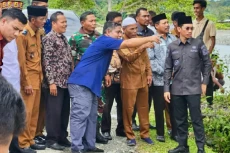Abrasi Sungai Mengancam...