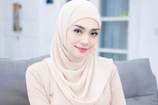 4 Artis Indonesia Mualaf...