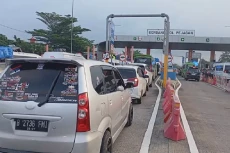 Antrean Kendaraan Pemudik...