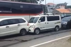 Tabrakan Beruntun Libatkan...