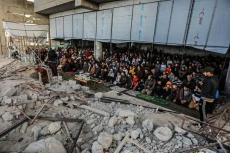 Warga Gaza Gelar Salat...