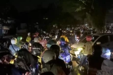 Hujan Deras, Pemudik...