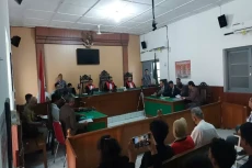 PN Solo Tunda Sidang...