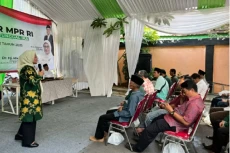 Anggota MPR Ida Fauziyah...