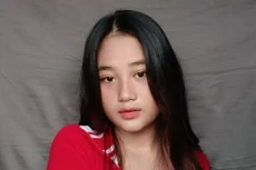 Profil Aura Cinta, Remaja...