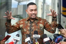 Sahroni Desak Polisi...