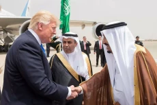 Trump Ingin Arab Saudi...