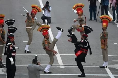 Kenapa India dan Pakistan...