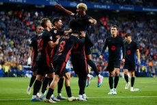 Barcelona Sabet Gelar...