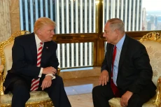 Trump Lebih Suka Deal...