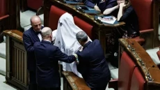 Hantu Ditendang Keluar...