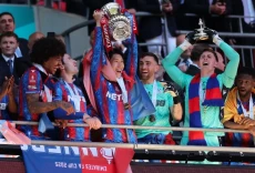 Crystal Palace Akhiri...