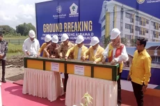 Bangun Asrama Mualimin,...