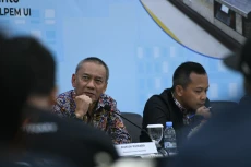 Penjualan Masih Lemas,...