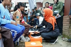 Berikan Ribuan Beasiswa,...