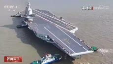 Kapal Induk Pertama...